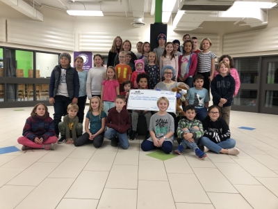 100 Kids Who Care support patients with gift for the OR